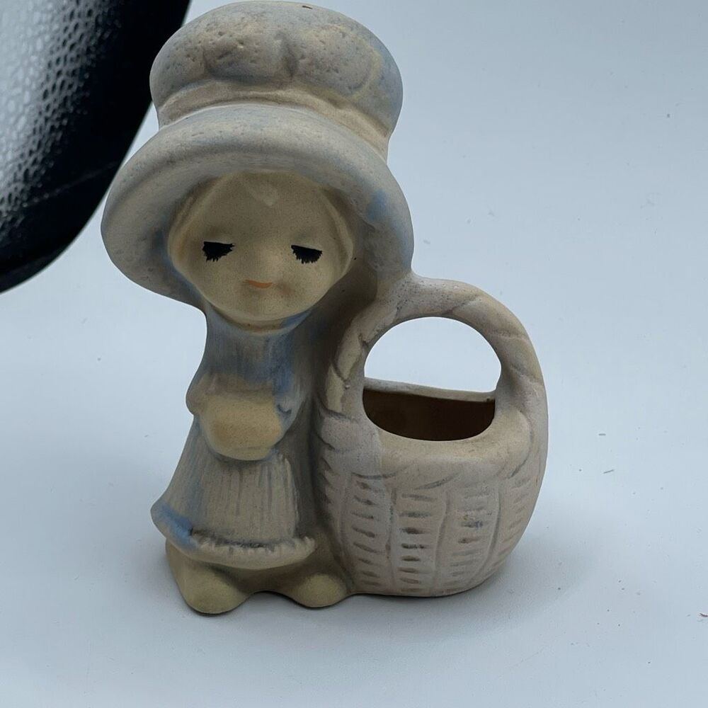 Vintage United China & Trading Co. bisque ceramic Big Hat series Bonnet girl fig